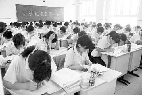 高考作文预测及佳作赏析：心随云动，意寓菊香